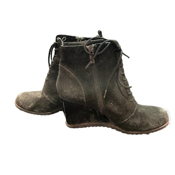 Kenneth Cole Reaction booties size 8 - Picture 2 of 3